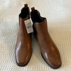 NWT Brown Leather Chelsea Boots